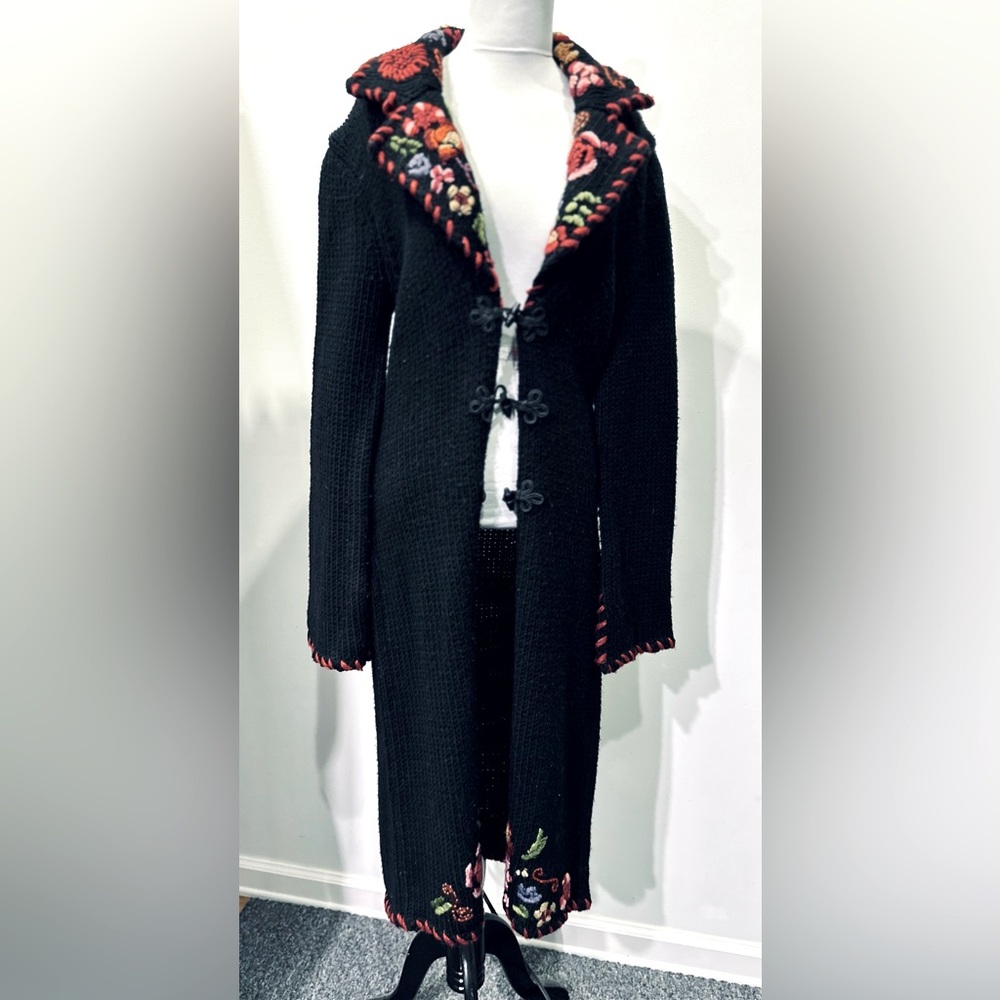 VINTAGE BETSEY JOHNSON RARE BLACK HEAVY ACRYLIC KNIT FLORAL DUSTER COAT-…